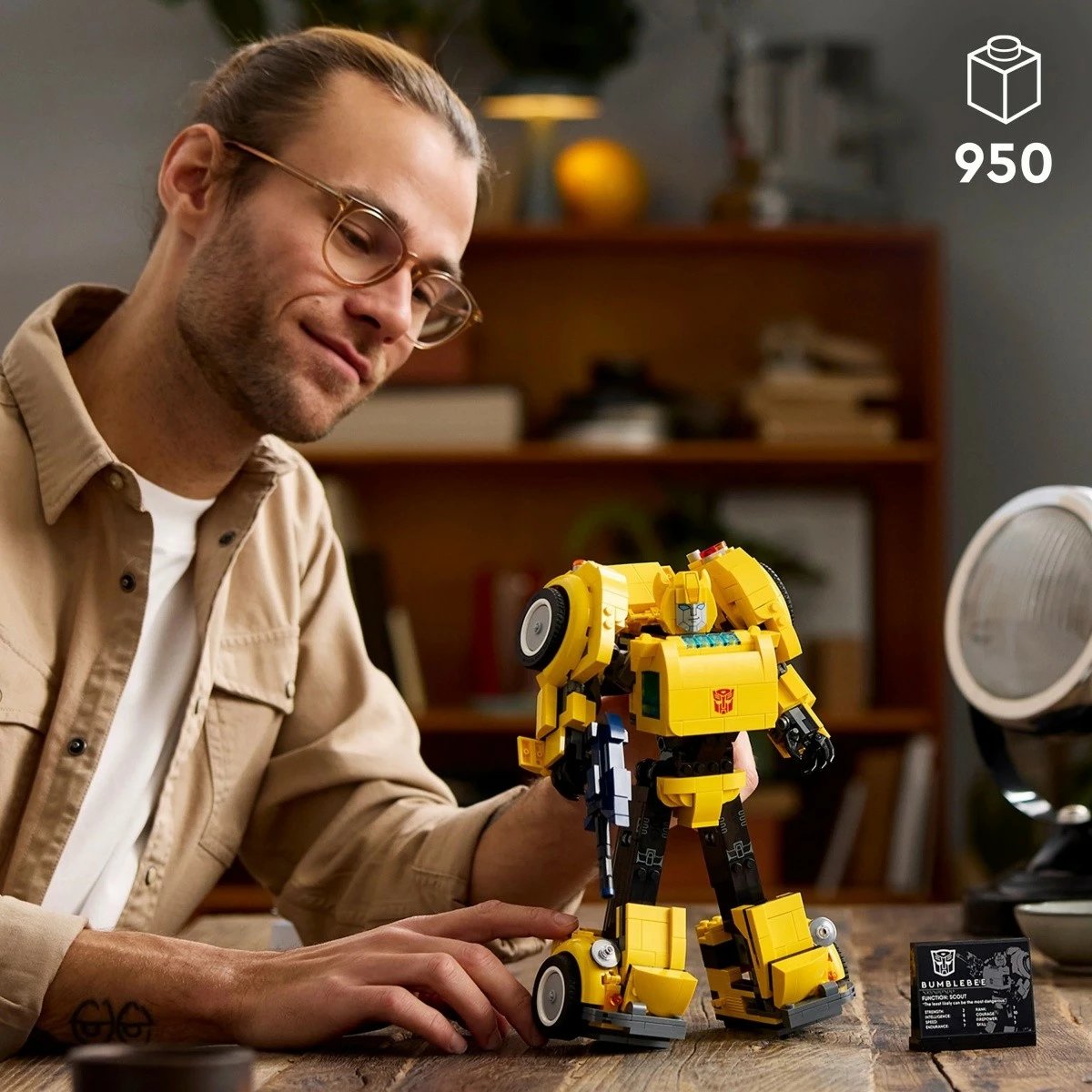 Set ndërtimi LEGO Icons Transformers Bumblebee 10338, 950 pjesë, e verdhë