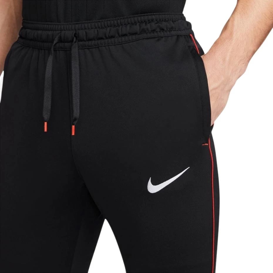 Pantallona sportive Nike për meshkuj, të zeza