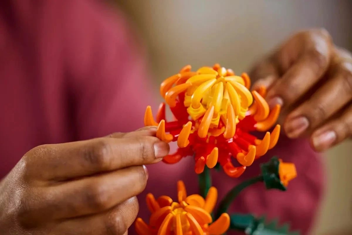 Set LEGO ICONS 10368 Chrysanthemum