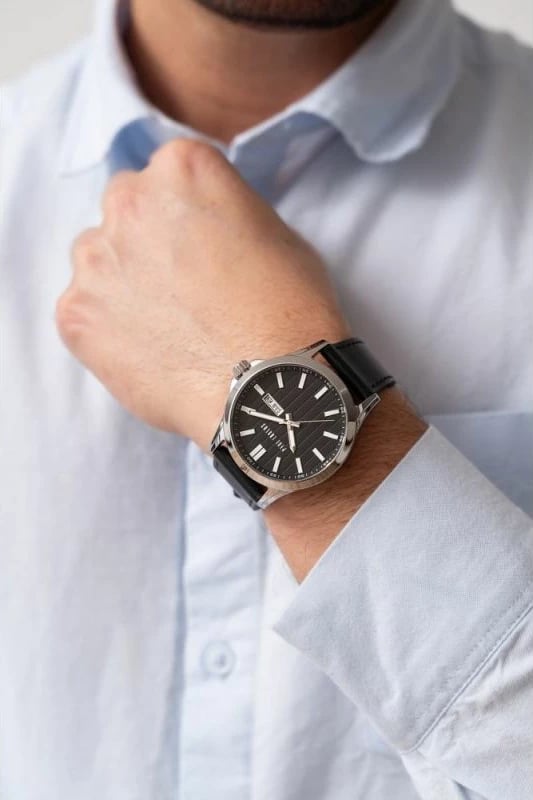 Orë dore për meshkuj Paul Lorens, e zezë