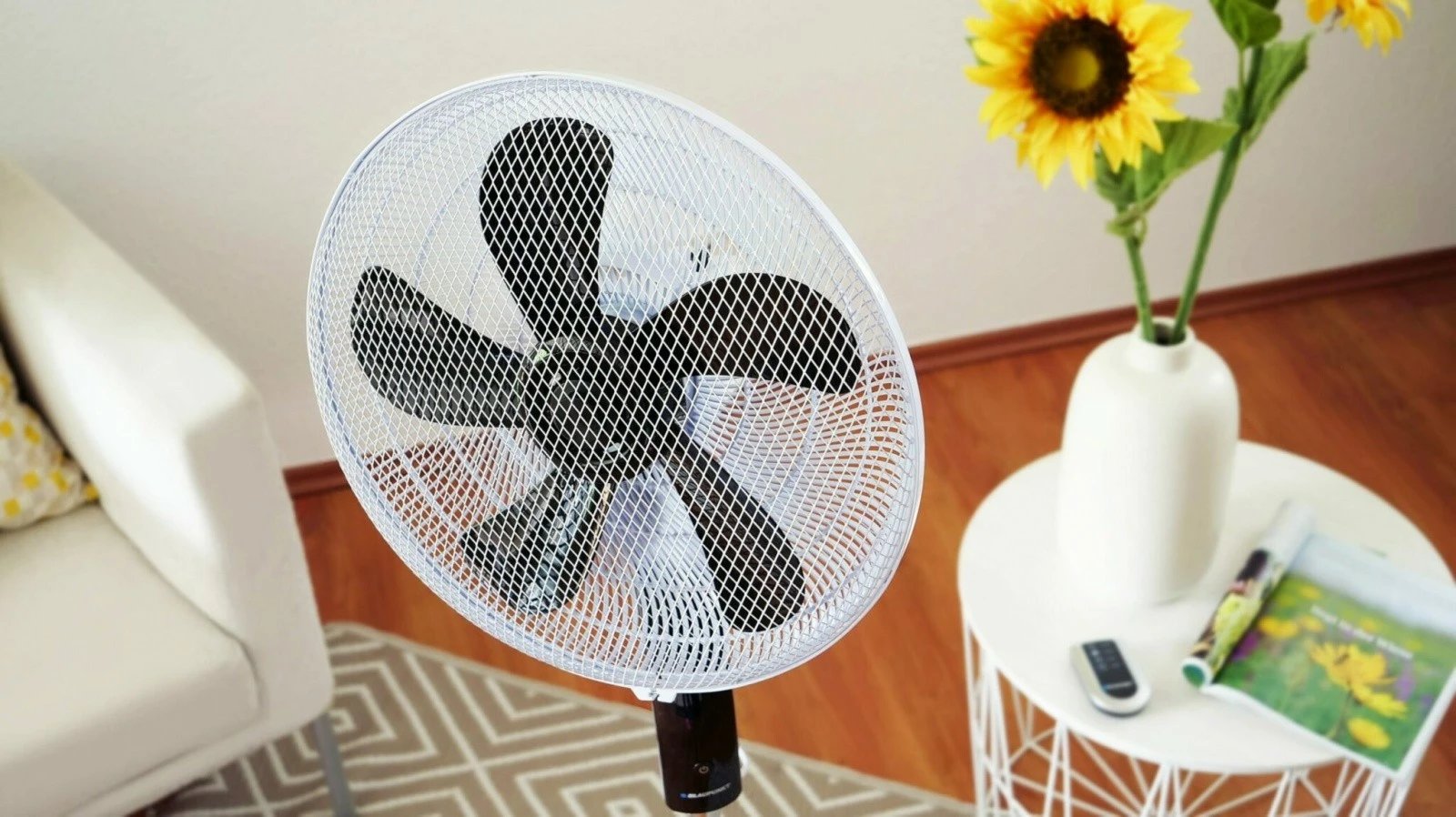 Ventilator qëndror Blaupunkt ASF701 me ekran, 40 cm, i bardhë/zi