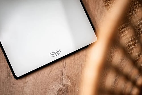 Peshore banjoje, Adler, AD 8174, kapacitet 180 kg, ekran LED, platformë xham i temperuar 6 mm 300x300 mm, e bardhë