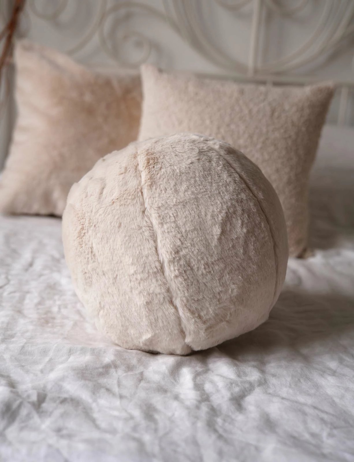 Jastëk i rrumbullakët, pelush, ngjyrë bezhë, Evila Originals