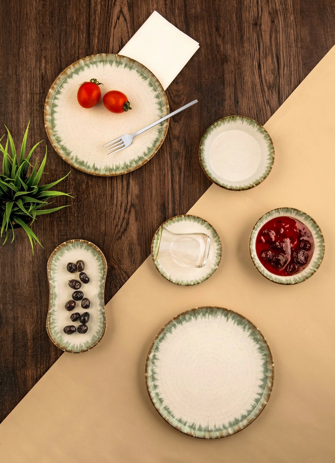 Set mëngjesi 26 pjesësh Hermia, N25010, porcelan, ngjyrë e gjelbër, kafe dhe e bardhë Set mëngjesi 26 pjesësh Hermia, N25010, porcelan, ngjyrë e gjelbër, kafe dhe e bardhë