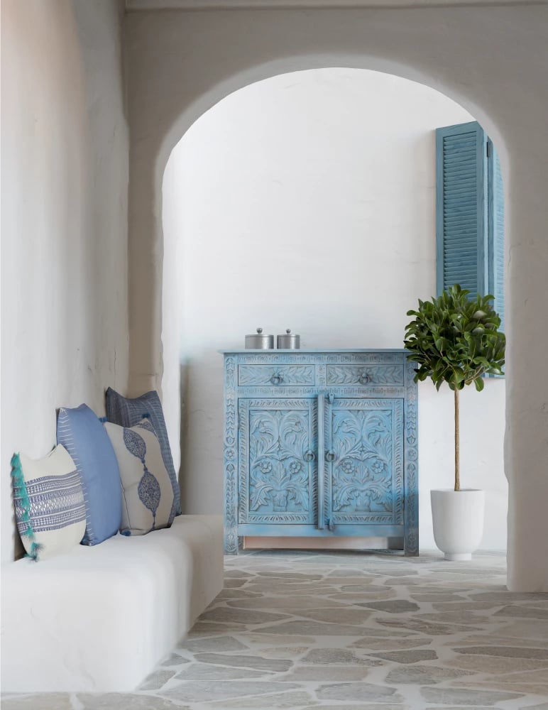 Komodë Sifnos, 2 dyer, 2 sirtarë, ngjyrë kaltër e çelët decape, 90x40x95cm