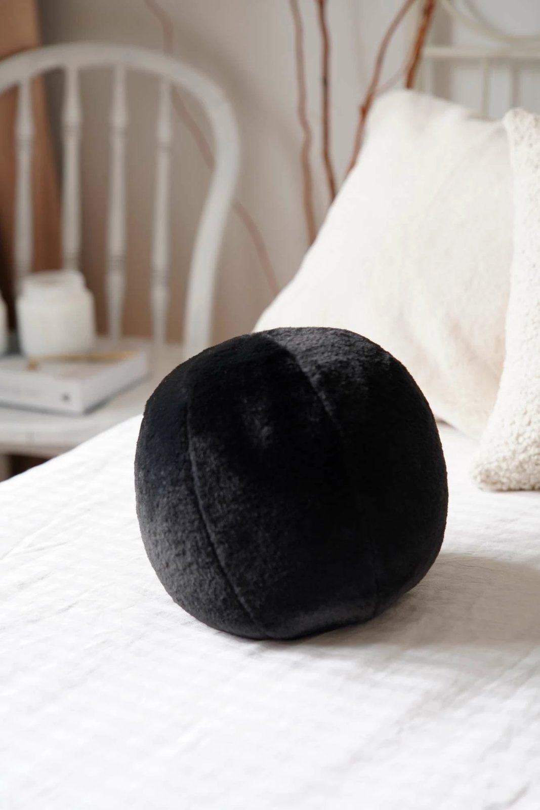 Jastëk i zi pelushi, Evila Originals, Top, 25x25x25cm