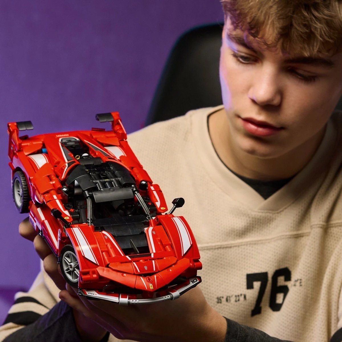 Set ndërtimi LEGO Technic Ferrari FXX K 42212, 897 pjesë, e kuqe
