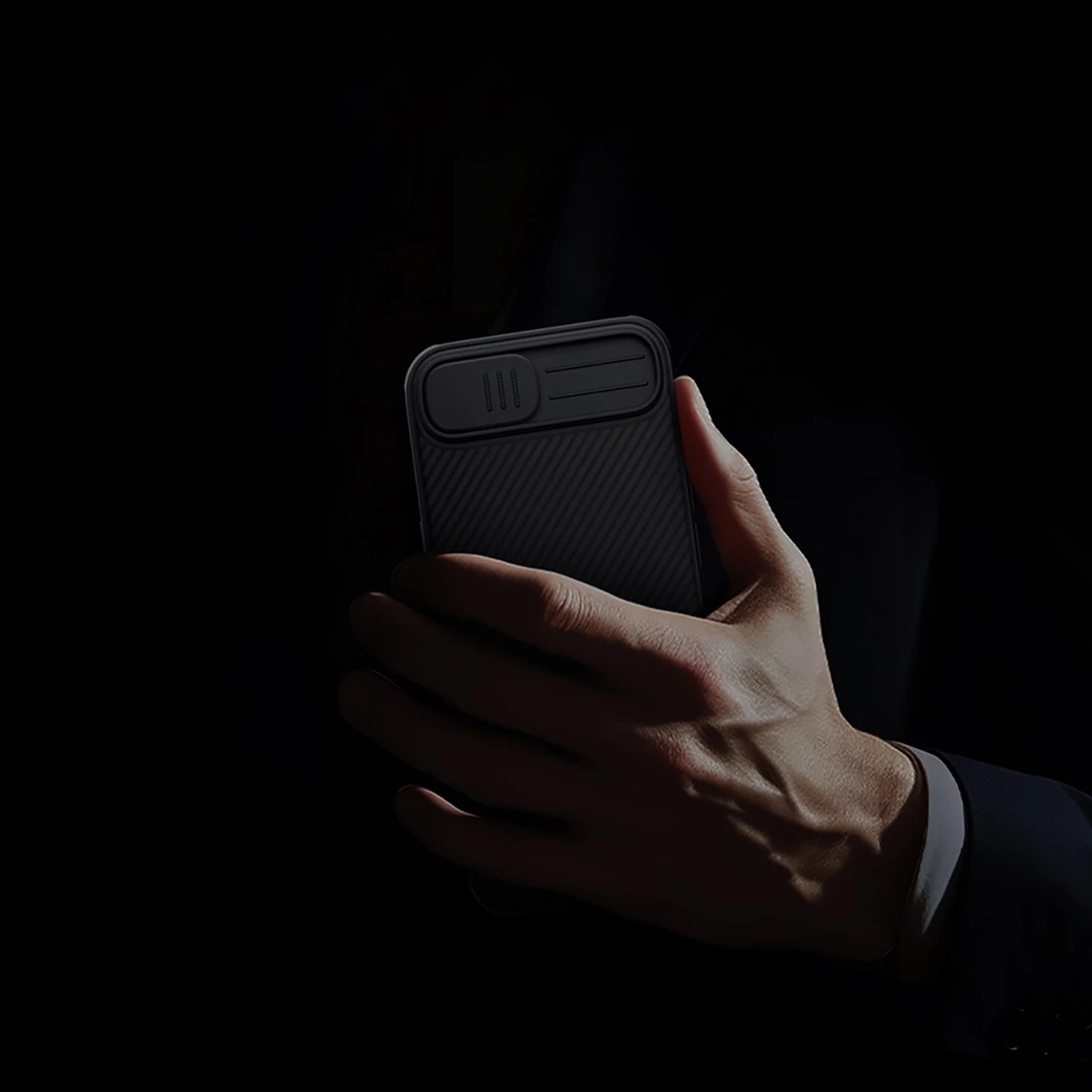 Mbështjellës Nillkin CamShield Pro Magnetic për iPhone 16e, i zi