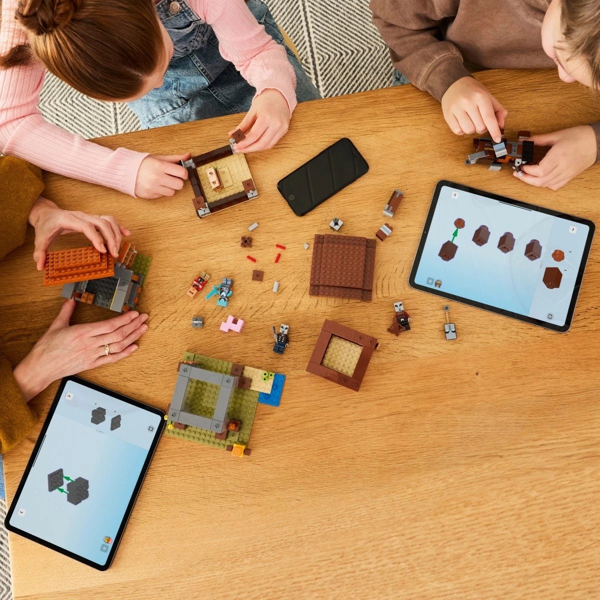 Set ndërtimi LEGO Minecraft 21278 Bandits' Hideout and Destroyer, 665 pjesë