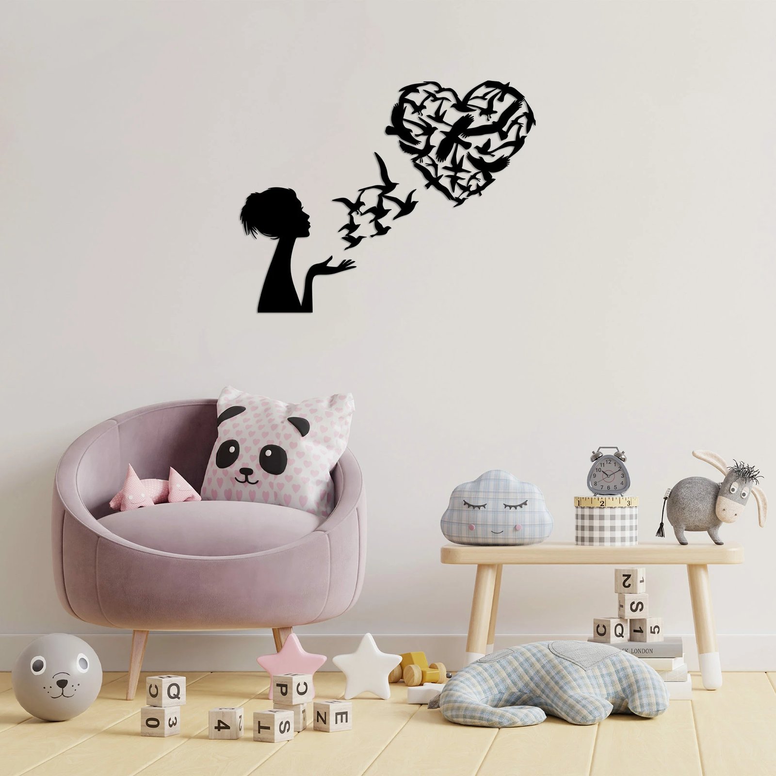 Aksesor dekorativ metalik për mur, siluetë gruaje me zogj dhe zemër, Wallity - 465