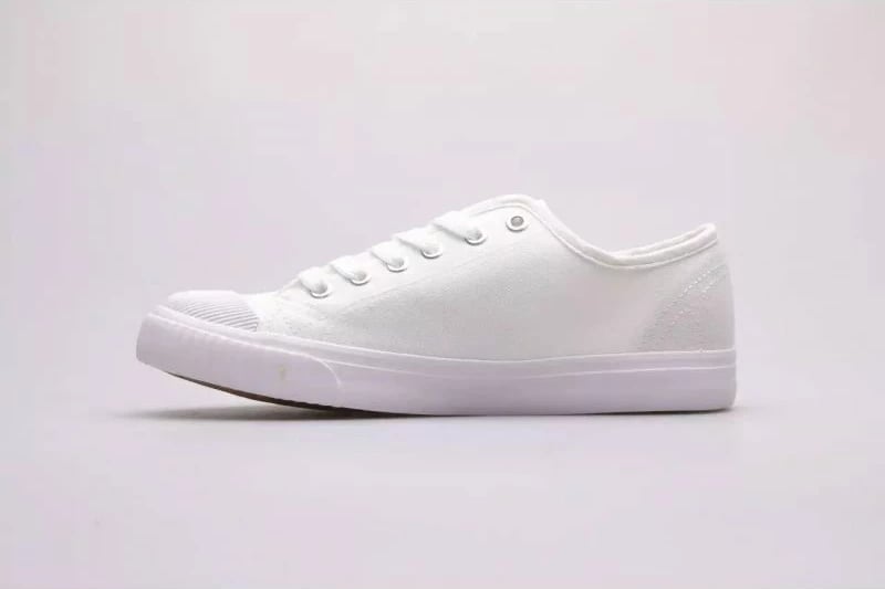 Atlete për femra Lee Cooper, të bardha