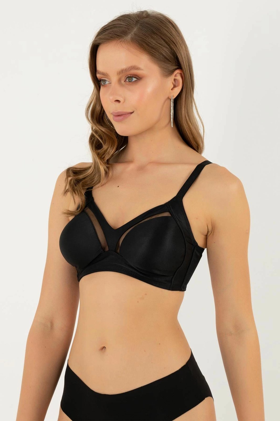 Sytjena Jumeon, 148-006835, e zezë