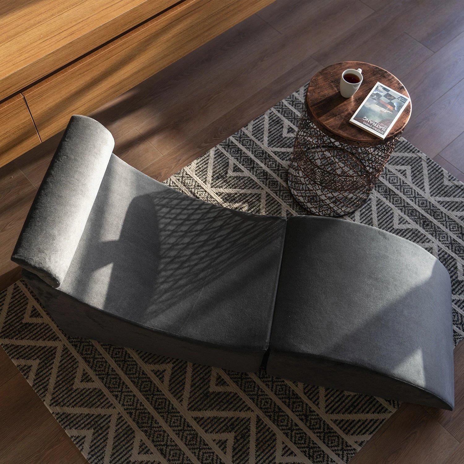 Divan Bella, kadife, ngjyrë antracit, Atelier del Sofa