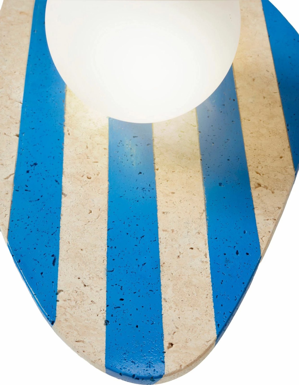 Llambë muri Opviq, Sımple, trup travertine, kapak qelqi, ngjyrë bezhë, bardhë, kaltër