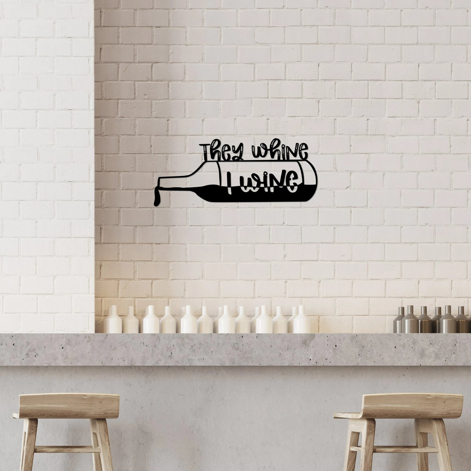 Aksesor dekorativ metalik për mur, They Whine I Wine, ngjyrë e zezë, 67x28cm