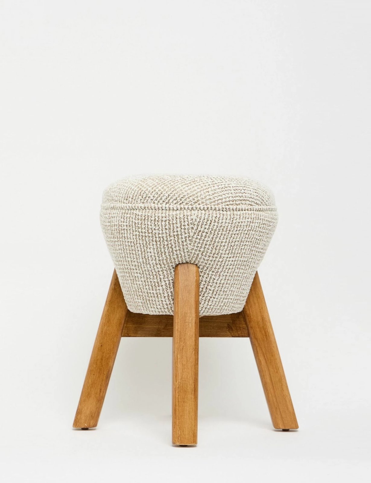 Tufet Hermod, krem dhe arre, Atelier del Sofa