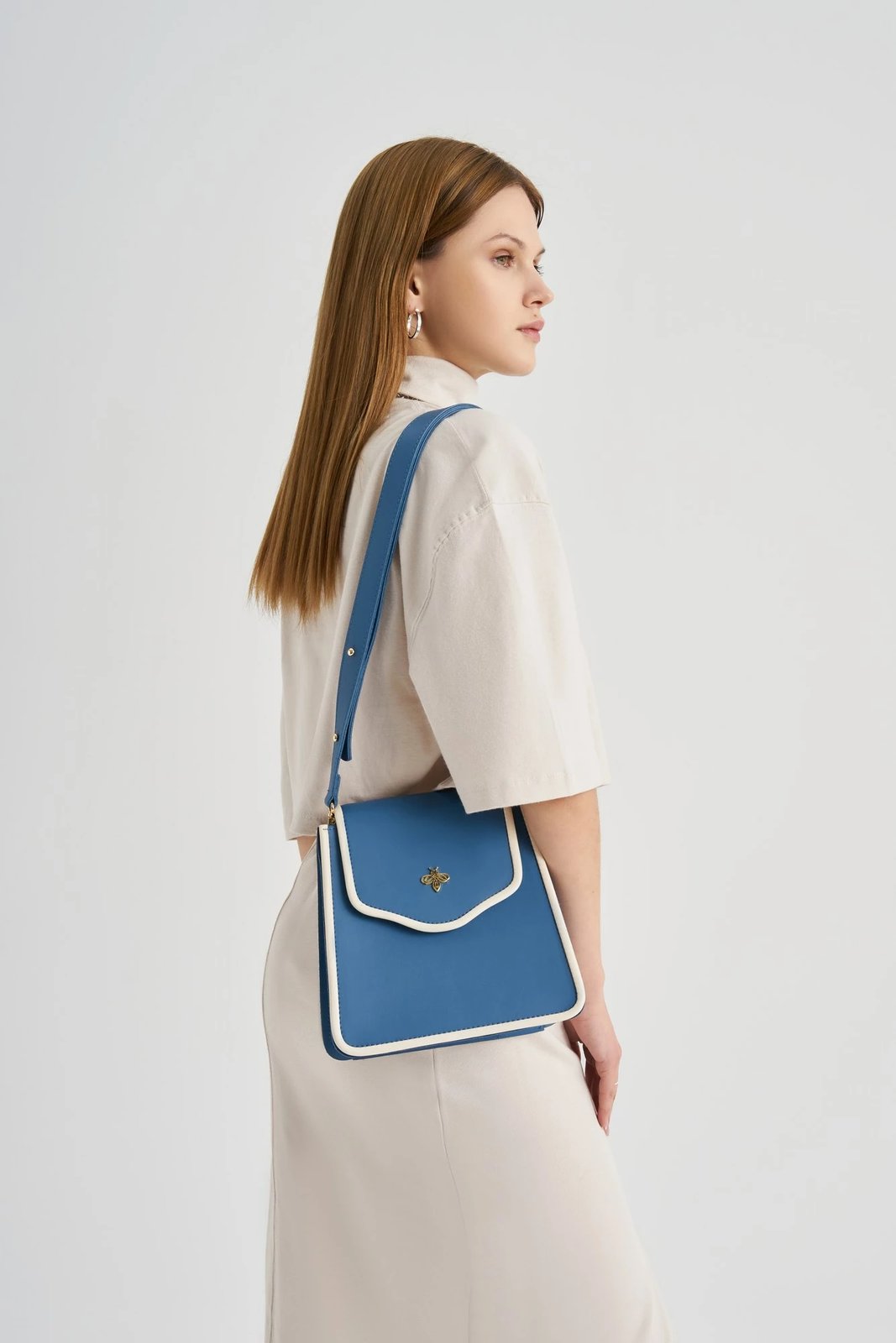 Çantë krahu Lucky Bees, 1248, ngjyrë kaltër-krem