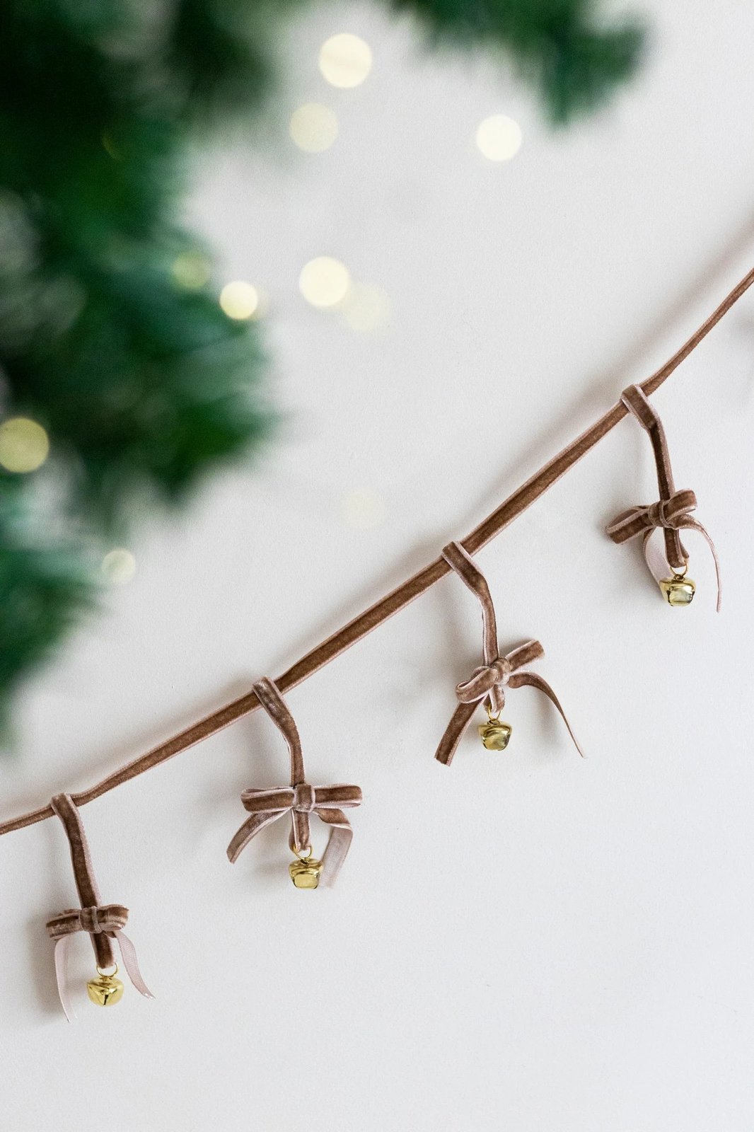 Dekor për pemë të Vitit të Ri, kadife kafe, Evila Originals, BSY141, 12x140cm