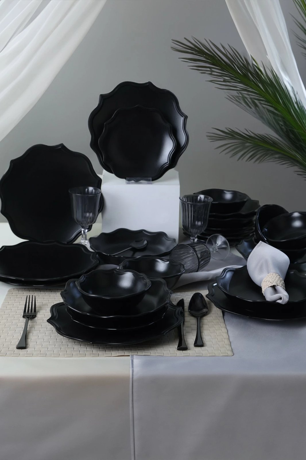 Set enësh për drekë, qeramikë, 24 copë, ngjyrë e zezë mat, Hermia Concept, X0001517500000000000000000