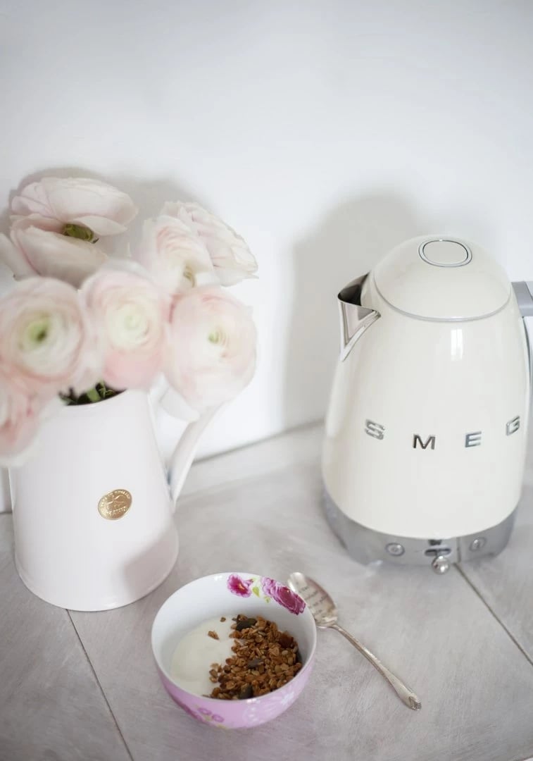 Ibrik elektrik SMEG KLF04CREU, 1.7L, krem