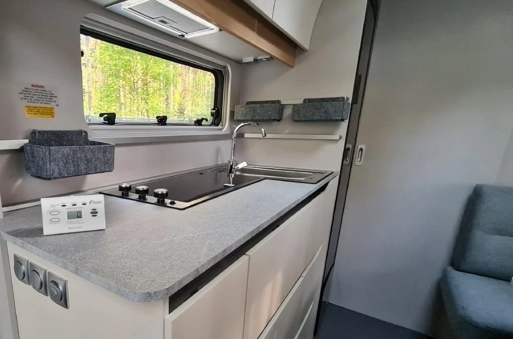 Detektor monoksidi karboni Kidde K7DCO me ekran, Bardhë