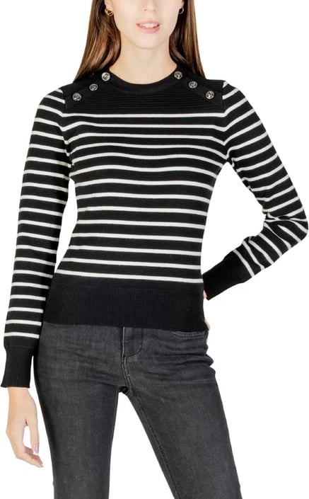 Xhemper femra Guess, i zi