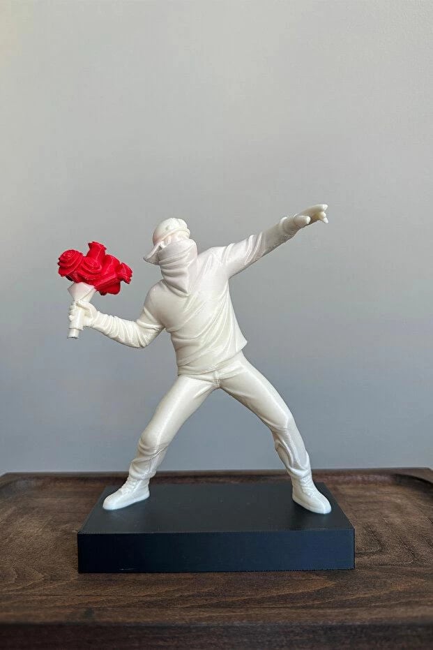 Statujë dekorative Banksy, Evila Originals, bioplastikë, 14x7x16.5cm