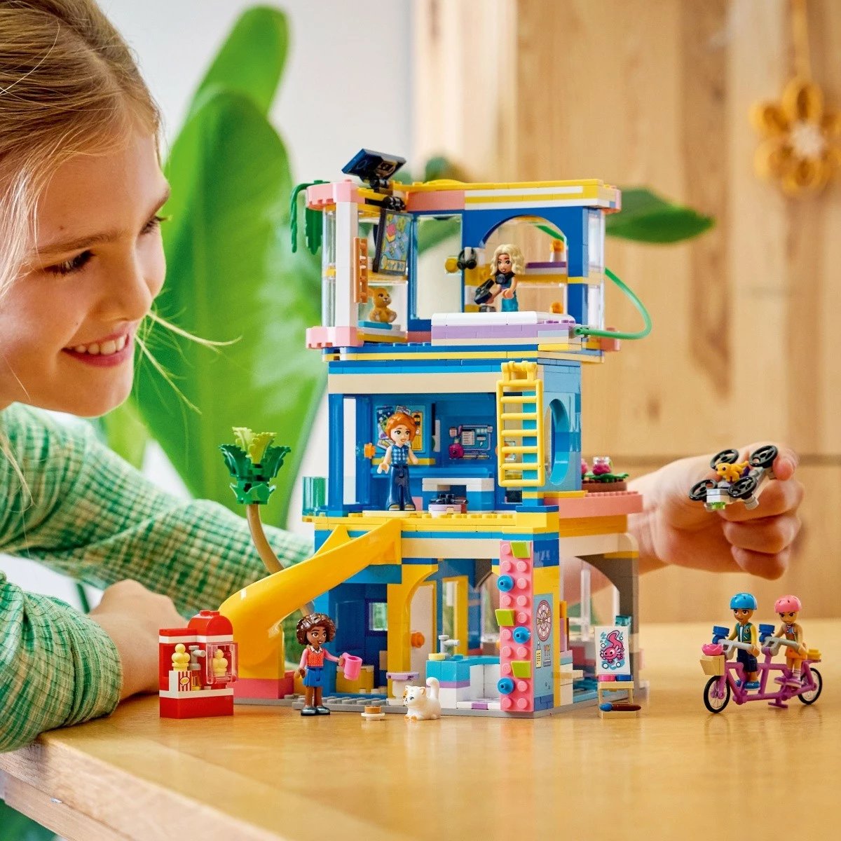 Set ndërtimi LEGO Friends 42689 Heartlake Friends Clubhouse, 794 pjesë, 8+