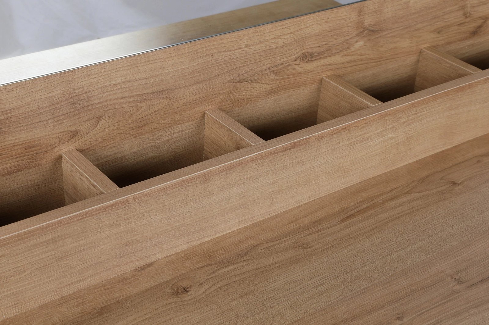 Tavolinë grimi Skye Decor, ngjyrë lisi dhe e zezë, me pasqyrë