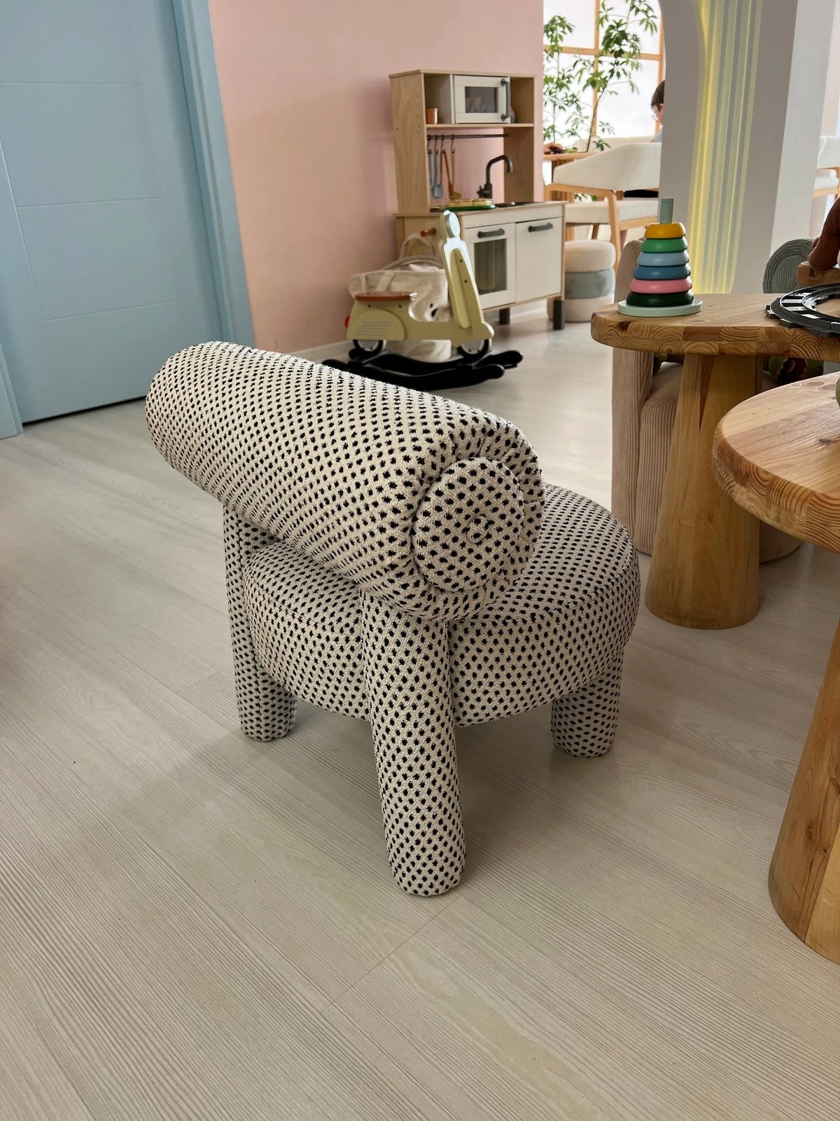 Karrige krahu Atelier del Sofa, Dino - Puantiye, e zezë dhe e bardhë