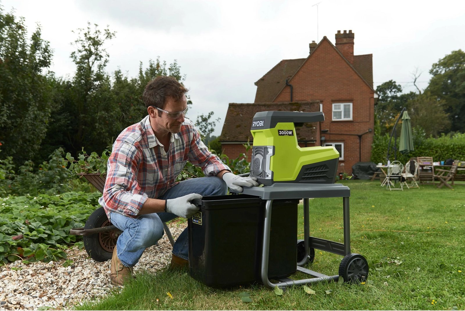 Makineri për copëtim degësh Ryobi RSH3045U, 3000W, elektrik, e gjelbër