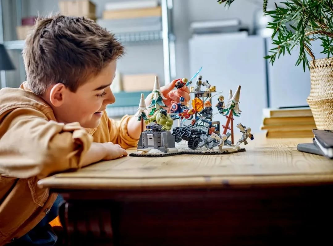 Set LEGO Marvel Avengers 76291, 613 pjesë, për fëmijë 10+, me minifigura Hulk, Iron Man, Thor, Black Widow, Captain America, Hawkeye, ushtarë Hydra