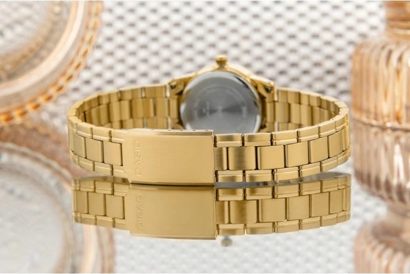 Orë dore për femra CASIO, ari