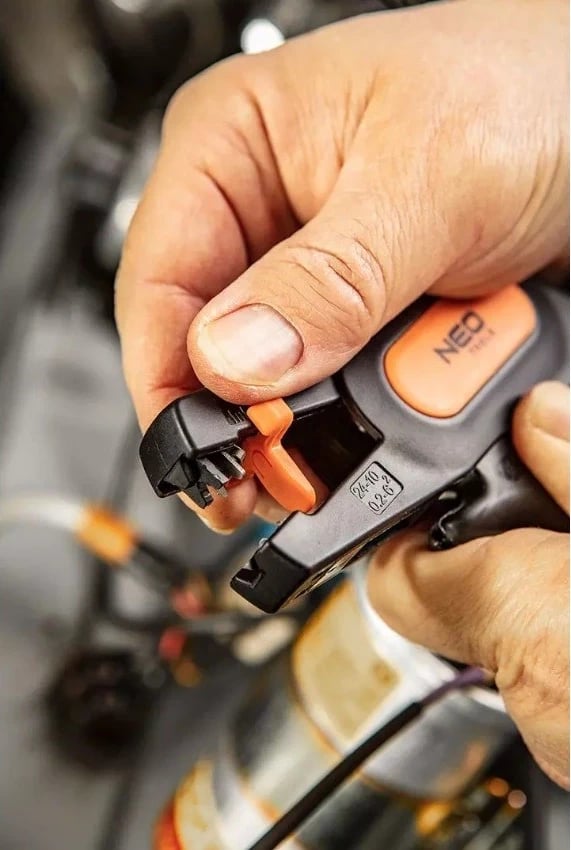 Shkëputës automatik i izolimit Neo Tools, 195mm, ngjyrë e zezë Shkëputës automatik i izolimit Neo Tools, 195mm, ngjyrë e zezë