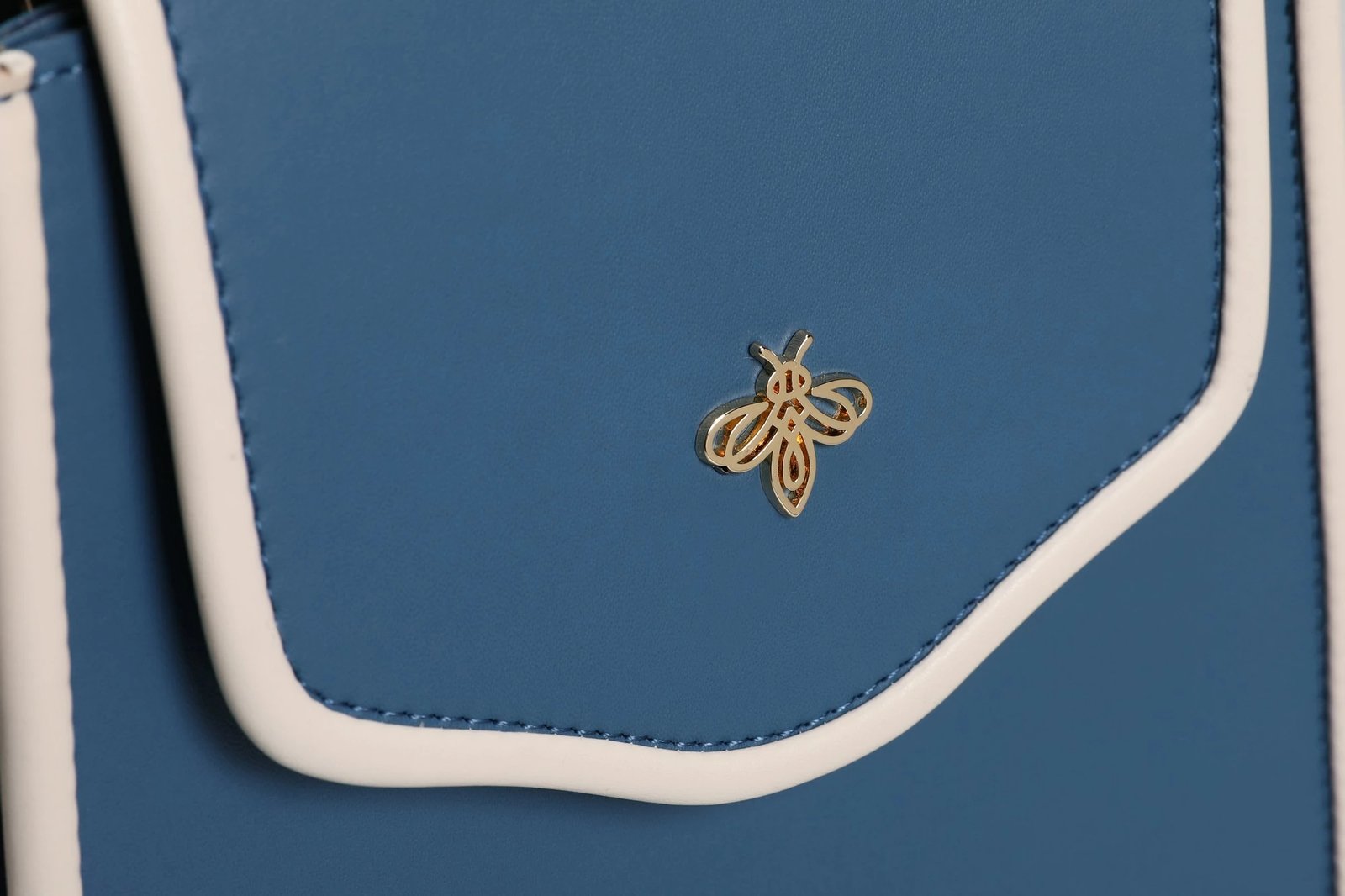 Çantë krahu Lucky Bees, 1248, ngjyrë kaltër-krem