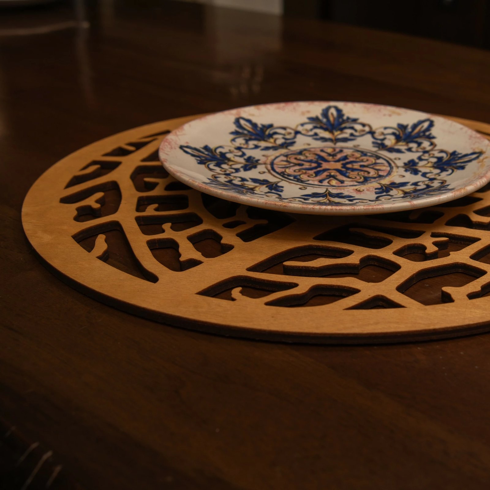 Set nënshtruesish tavoline prej druri, 4 copë, Hermia, ngjyrë mjaltë-koral