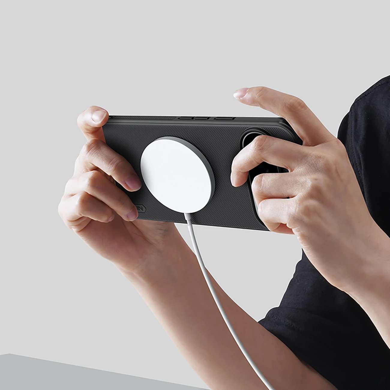 Mbështjellës Nillkin Super Frosted Shield Pro Magnetic për Google Pixel 10 Pro XL, MagSafe, PC+TPU, kënde amortizuese, i zi