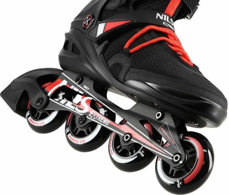 Rollera Nils Extreme për femra, të zeza