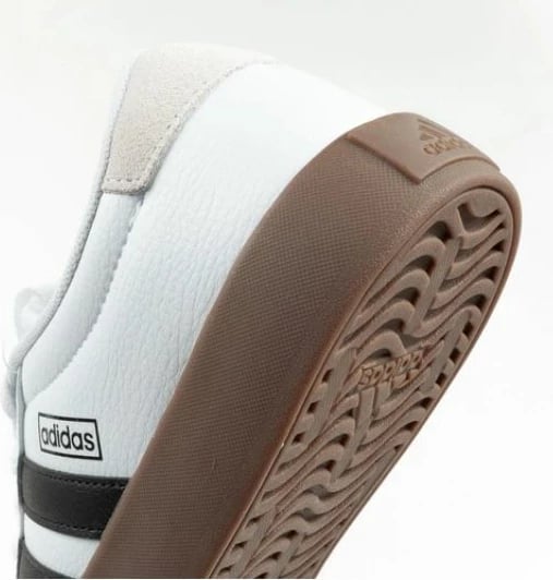 Këpucë për femra adidas, të bardha