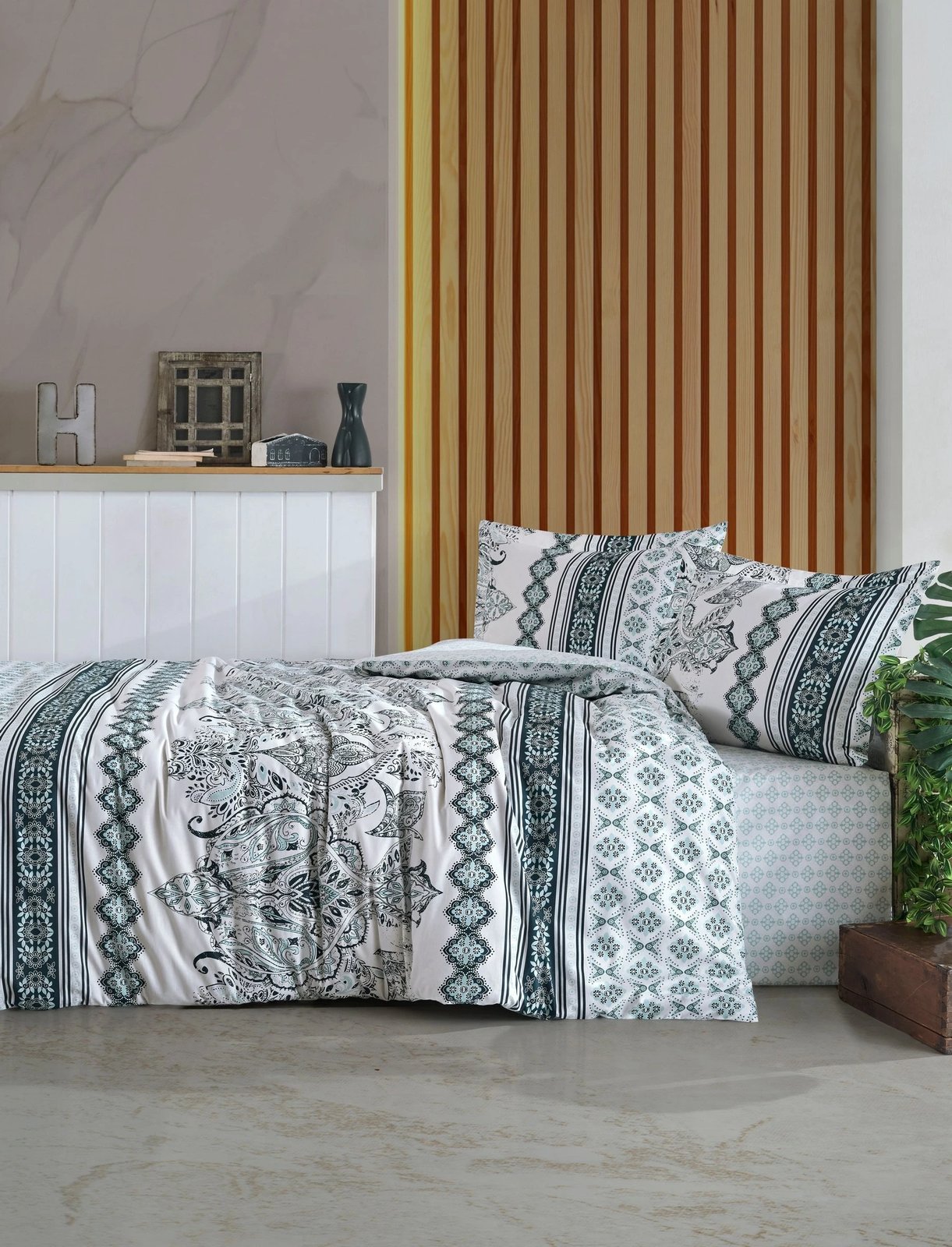 Jastëkë ranforce, ngjyrë e bardhë dhe tyrkiz, L'essentiel, Ligya, 80x80cm