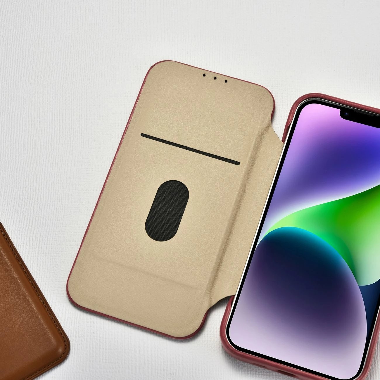 Mbështjellës lëkure iCarer CE Premium Folio për iPhone 14 Plus, MagSafe, Kuq