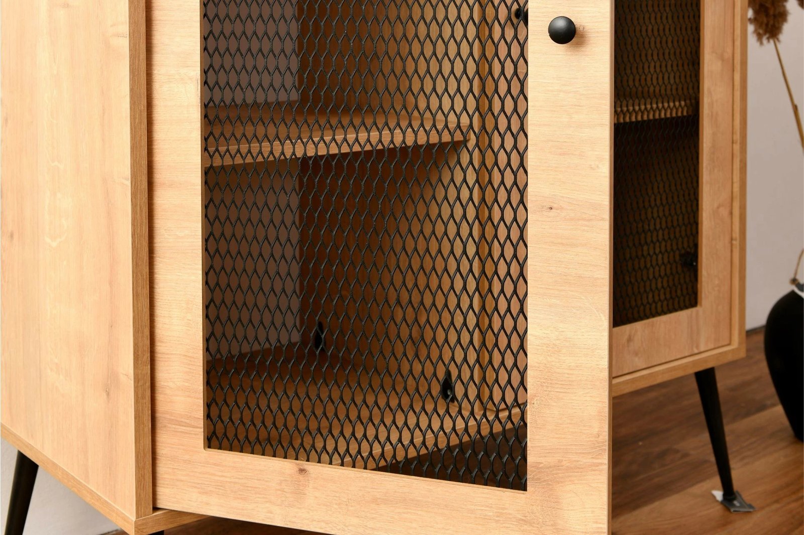 Komodë anësore Skye Decor, ngjyrë lisi, me rrjetë