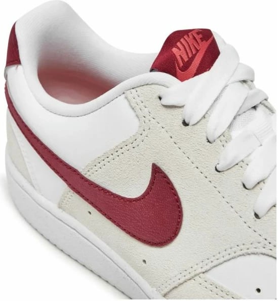 Atlete Nike për femra, të bardha