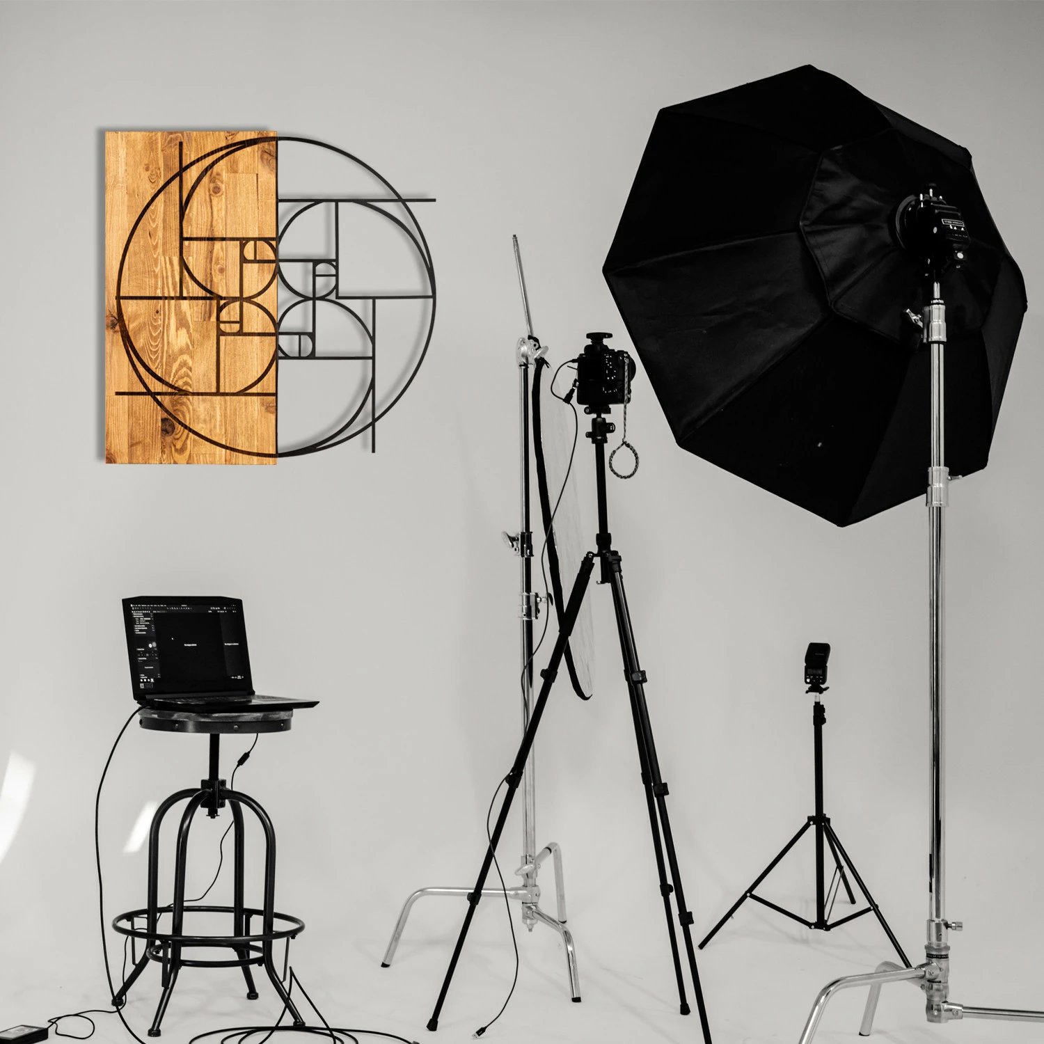 Aksesor dekorativ muri prej druri, Wallity, ngjyrë ari