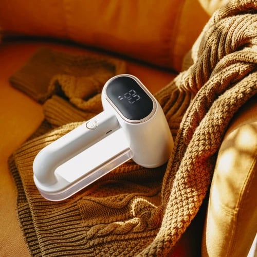 Makinë heqëse pushash Adler AD 9622, dy koka, LCD, 3 shpejtësi, depozitë 140 ml, bateri 1800 mAh, USB-C, e bardhë me ari