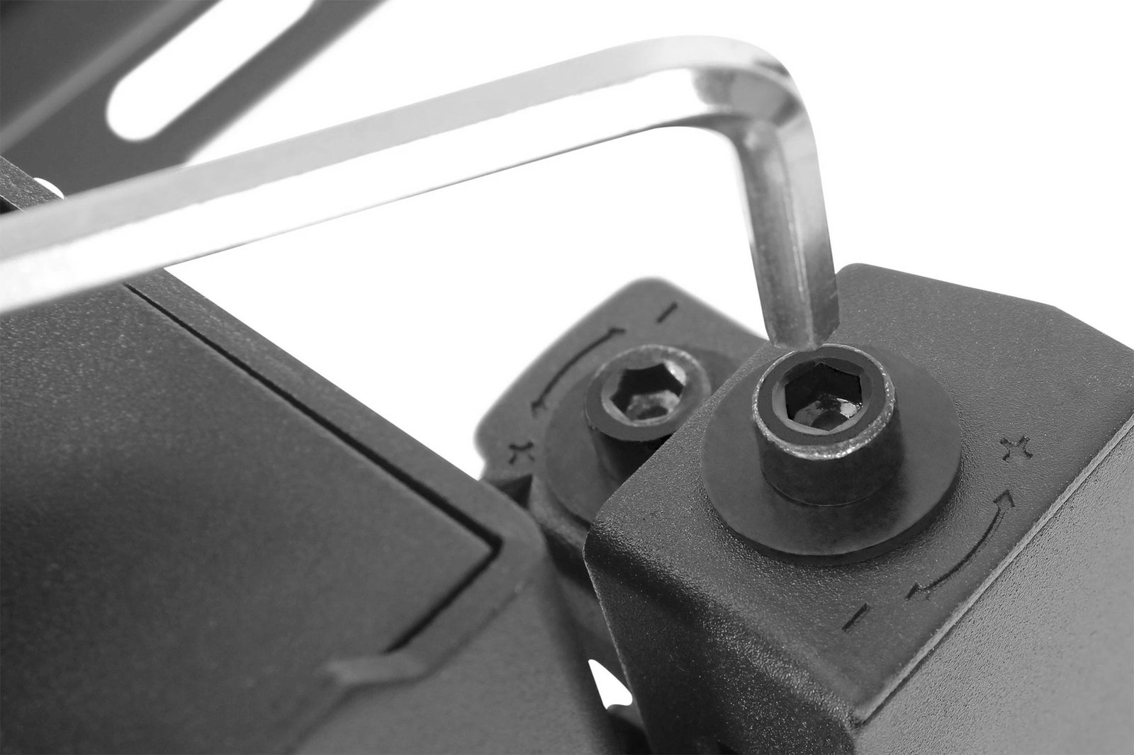 Mbajtës muri për ekran Digitus DA-90446, pop-out, 45-70 inç, çelik, i zi