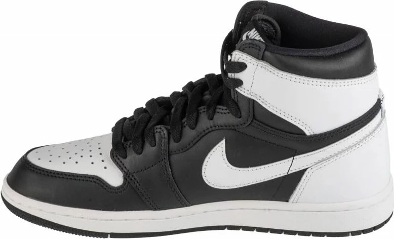 Atlete për meshkuj Nike Jordan, të bardha e të zeza