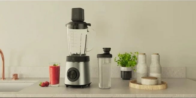 Blender Electrolux E6VB1-8ST me enë xhami, i zi