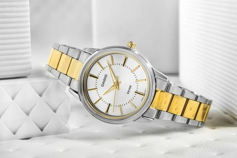 Orë dore për femra Casio, argjend e ar