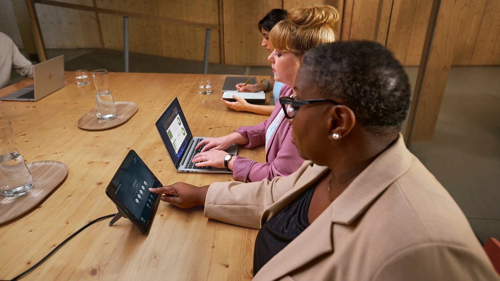 Laptop HP EliteBook 860 G11, Intel Core Ultra 7 155U, 16", 16 GB RAM, 512 GB SSD, Windows 11 Pro, Argjend